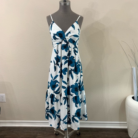 Banana Republic Dresses & Skirts - BR Moroccan Floral Maxi Drees